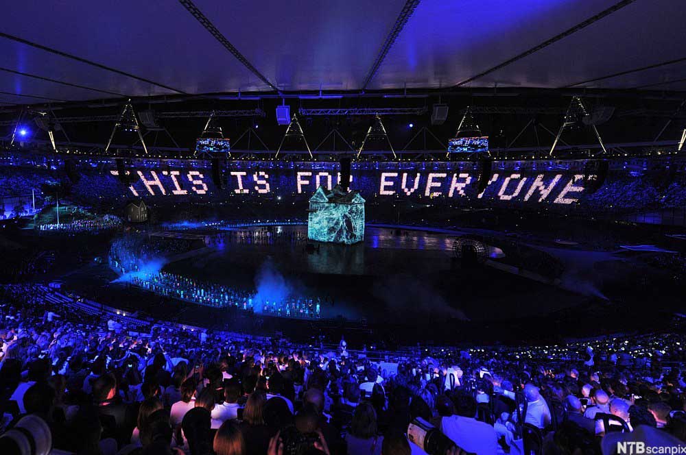 Tim Berners-Lee hylles under De olypiske leker i London i 2012.